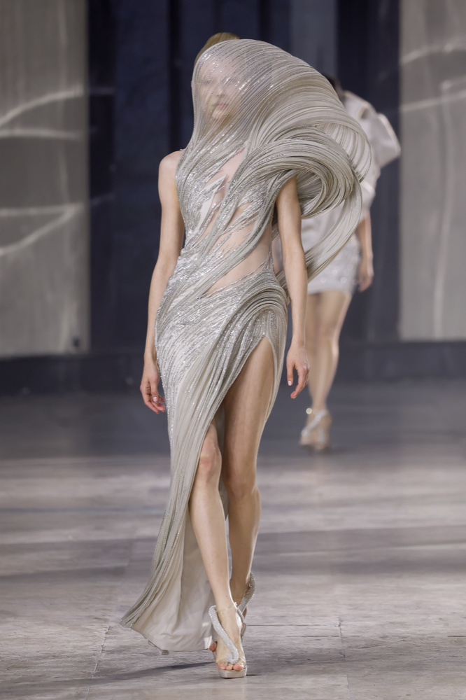 24Fashion TV GAURAV GUPTA COUTURE SS23 LOOK 005 1674936153 jpg